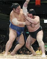 Kokkai pushes out and defeats Tochinonada (c. 2011)
