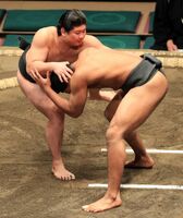 Ikazuchido battles Toshunryu in Maezumo (c. 2022)