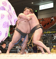 Wakazakura defeats Onokura (c. 2024)
