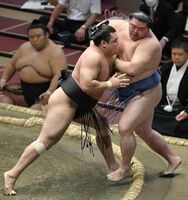 Kiribayama defeats Ozeki Shodai (c. 2021)