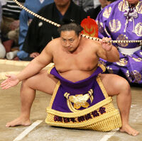 Kasugaryu preforms the bow-twirling ceremony (c. 2019)