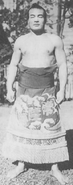 Hitachiumi poses with his kesho-mawashi