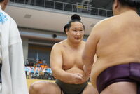 Hokutomaru visits Juryo during the Jungyo (c. 2024)