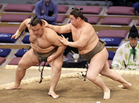 Narutaki pushes out and defeats Yuki (c. 2022)