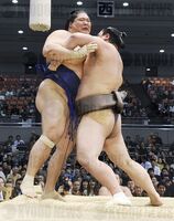 Okinoumi defeats Tamanoshima (c. 2010)