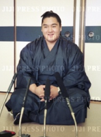Yachi becomes Tochinohana upon promotion to Juryo (c. 1998)