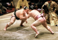 Iwakiyama defeats Gojoro to ensure promotion to Juryo (c. 2002)