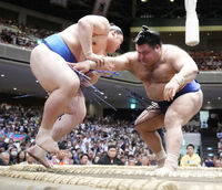 Takayasu pushes out and defeats Onosato (c. 2024)