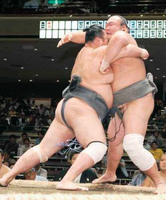 Towanoyama battles Shoketsu in Makushita (c. 2009)