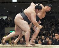 Karatsuumi defeats Tanzo to win the Jonidan Yusho (c. 2010)