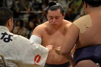Mizuguchi in Juryo as a Makushita visitor (c. 2013)