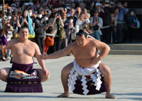 Kakuryu's first dohyo-iri as Yokozuna (c. 2014)