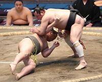 Hienriki throws and defeats Kaihiryu (c. 2025)