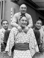 Terao becomes the third brother to reach sekitori status (c. 1984)