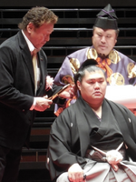 Wakakoyu's retirement ceremony (c. 2015)