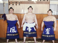 Kobo serves as Yokozuna Hakuho's sword bearer (c. 2007)