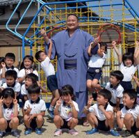 Kotoeko celebrates promotion to Makuuchi (c. 2018)