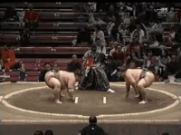 Maeta defeats  by yorikiri (force out)