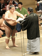 Karatsuumi wins his third Sandanme Yusho (c. 2019)