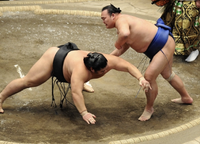 Wakakoyu loses to Takamisakari (c. 2013)