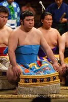 Kuninofuji (back row - far right) in maezumo (c. 2001)