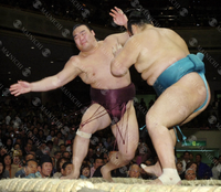 Jumonji pushes out and defeats Takamisakari (c. 2005)