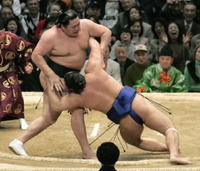 Kyokutenho defeats Takamisakari (c. 2008)