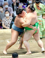 Nishikifuji defeats Chiyomaru (c. 2022)