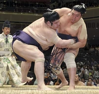 Akiseyama defeats Tanzo (c. 2013)