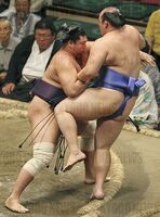 Tanzo defeats Kotoyutaka (c. 2012)