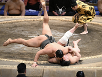 Hokutomaru throws and defeats Mita (c. 2024)