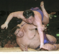 Masutsuyoshi gets thrown by Tomonohana (c. 2000)