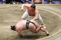 Hatooka defeats Kotohaguro to win the Sandanme Yusho (c. 2025)