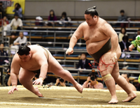 Karatsuumi defeats Taichiyama to win the Sandanme Yusho (c. 2019)