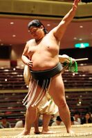 Komakiryu prepares for his upcoming match (c. 2008)
