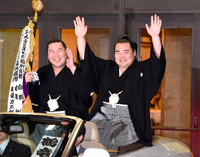 Kakuryu's second Yusho parade (c. 2015)