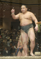 Tochinoyama throws salt into the ring (c. 2004)