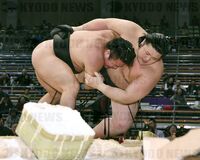 Satoyama throws and defeats Oyanagi (c. 2016)