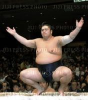 Tochinonada prepares for his upcoming match (c. 2001)
