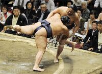 Jumonji defeats Sadanoumi (c. 2010)