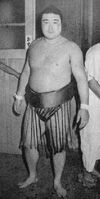 Onoumi in juryo (c. 1975)
