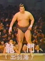 Ryumon as an unsalaried wrestler in makushita (c. 1978)