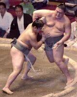 Shishio defeats Kotokuni to win the Sandanme Yusho (c. 2002)