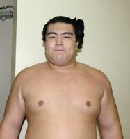 Tamaasuka after ensuring promotion to Juryo (c. 2004)