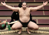 Hokuozan prepares for his upcoming match (c. 2020)