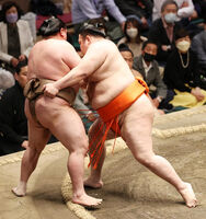 Mitoryu defeats Kotokuzan (c. 2022)