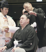 Kyokutenho's retirement ceremony (c. 2016)