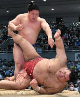 Takayasu loses the Yusho playoff to Wakatakakage (c. 2022)
