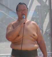 Manazuru speaks at an Asahiyama stable event (c. 2011)