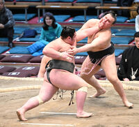 Nagamura defeats Aonishiki to win the Sandanme Yusho (c. 2024)